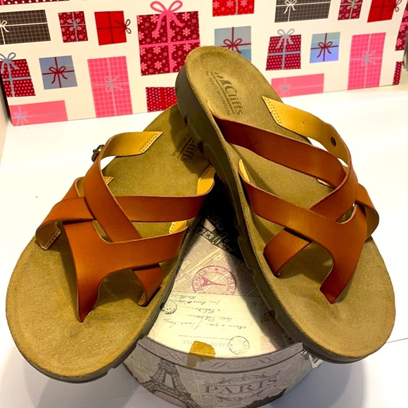 NWOT Cliffs by White Mountain Women Sandals: 8M - Picture 3 of 11